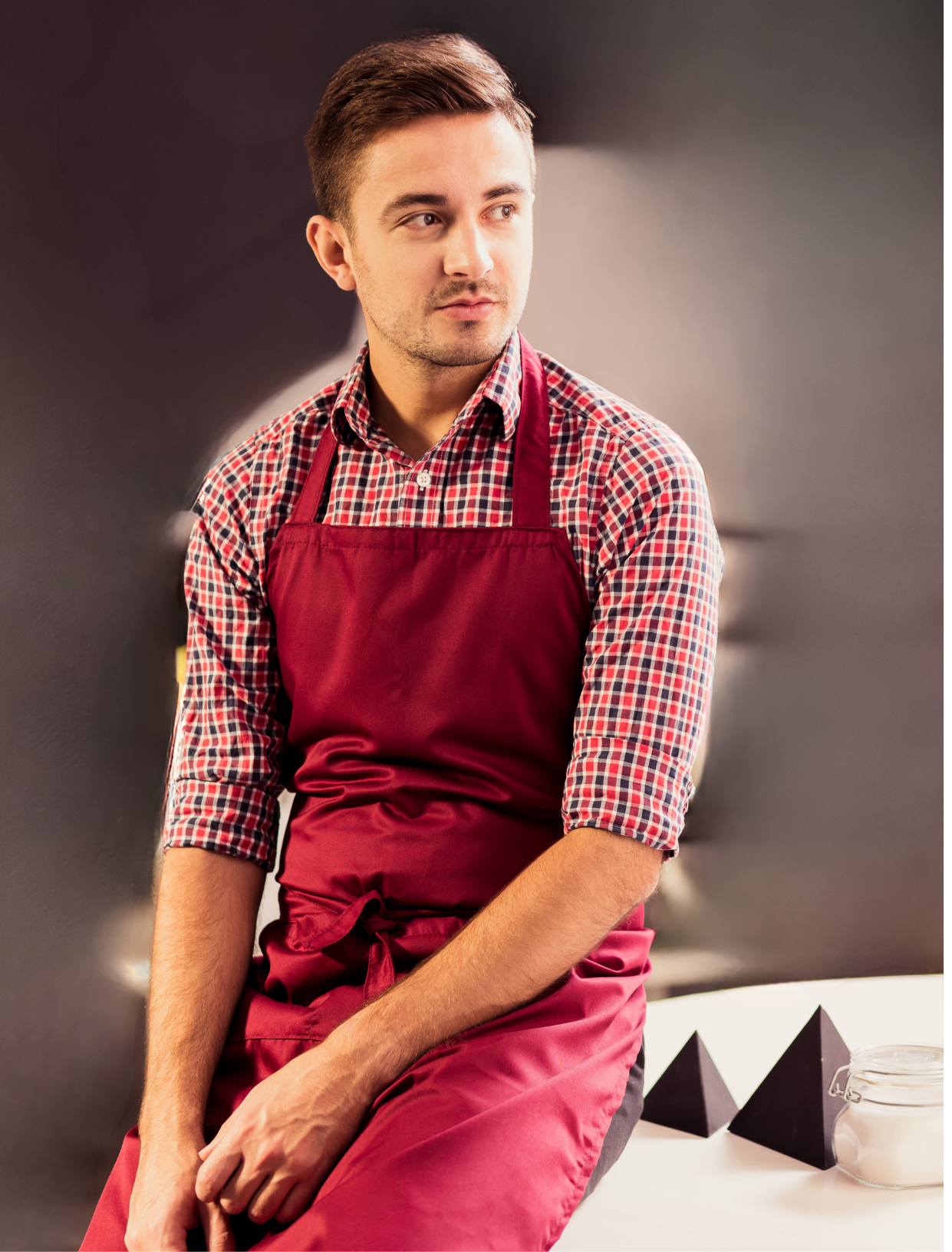 FULL LENGTH APRON WITH 2 PATCH POCKETS